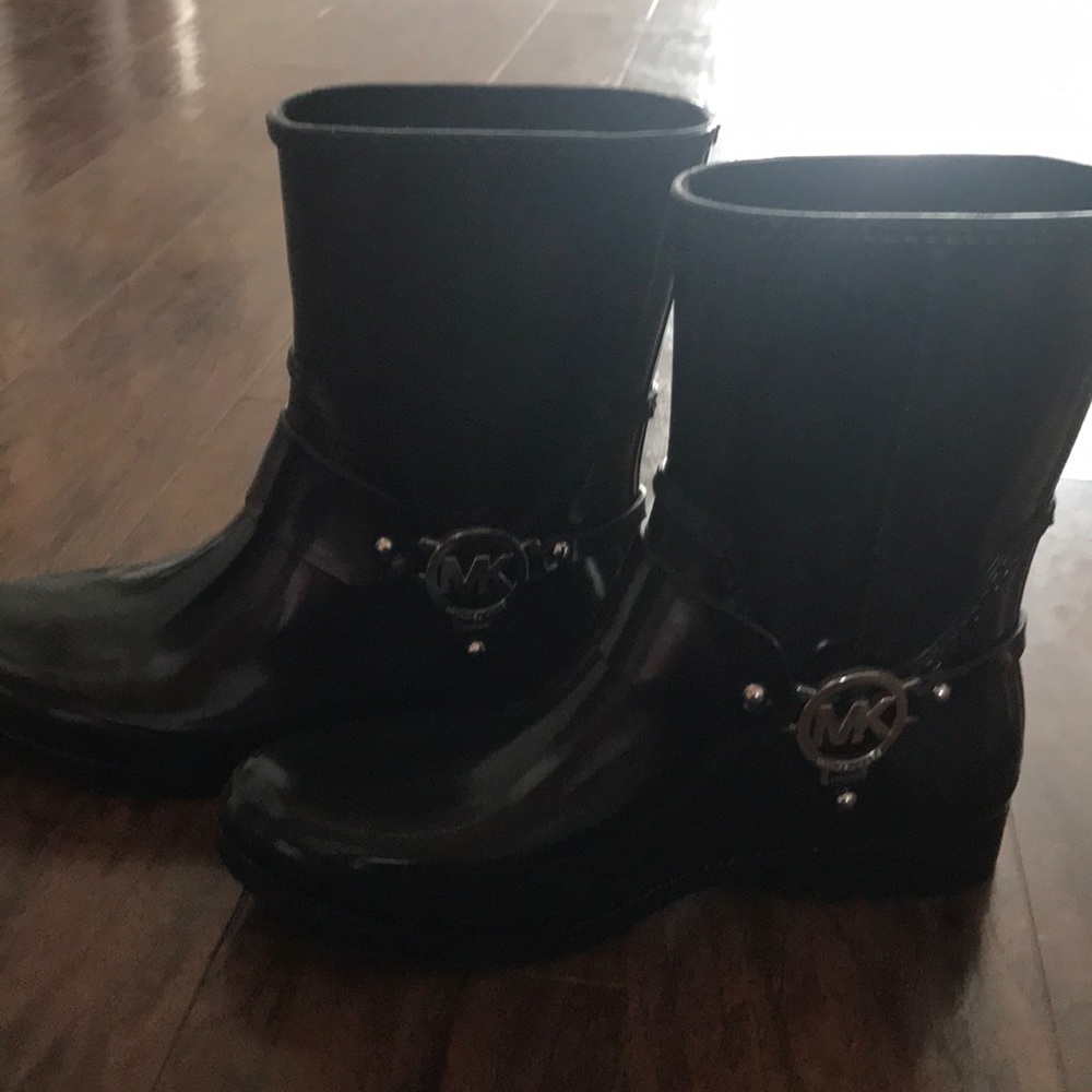 Michael kors short rain boots